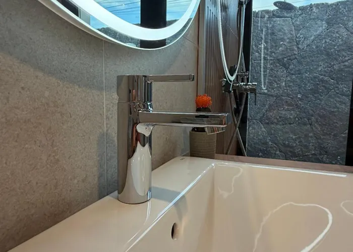 Elements 라하레스